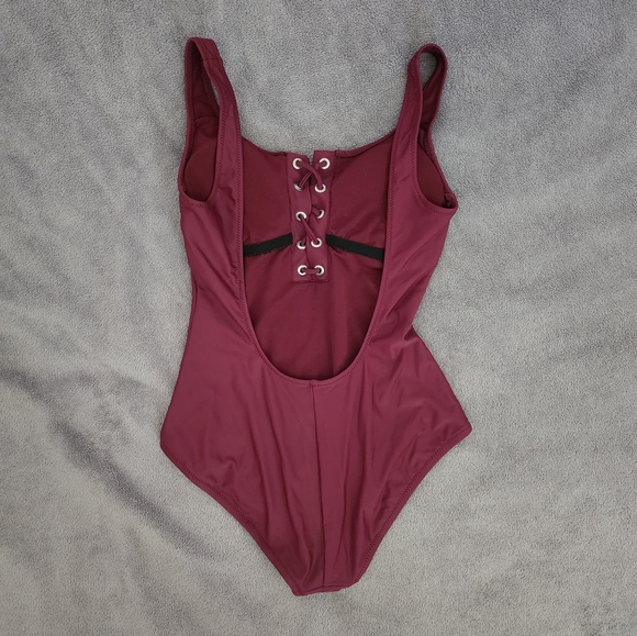 One piece swim suit - Picture 2 of 2